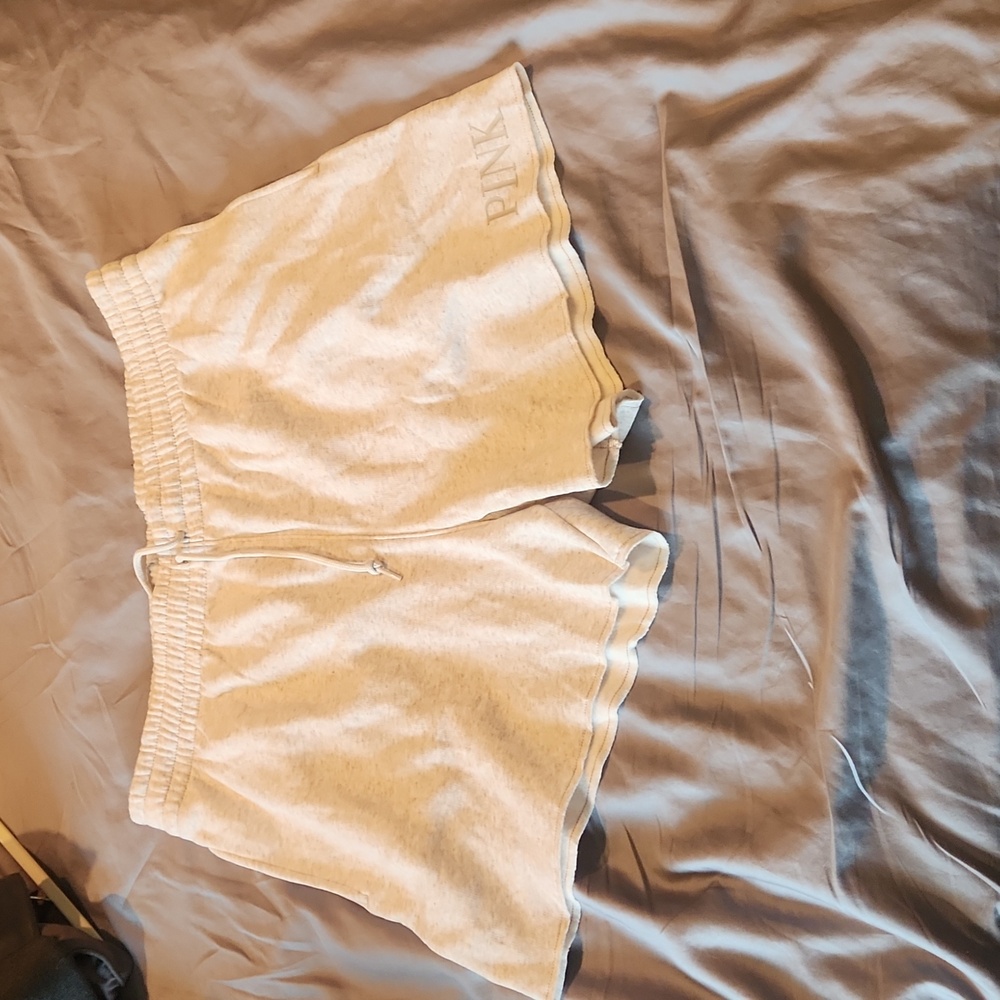New with tags, Pink relaxed sweat shorts, cream colored, size xxl